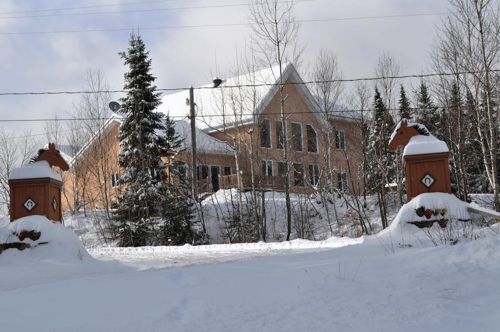 La Taniere De L'Ours Hotel Saint-Donat-de-Montcalm Exterior photo