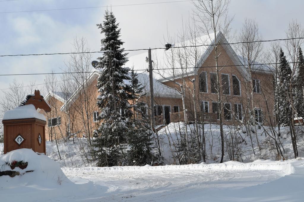 La Taniere De L'Ours Hotel Saint-Donat-de-Montcalm Exterior photo