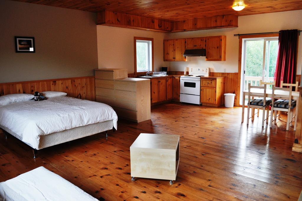 La Taniere De L'Ours Hotel Saint-Donat-de-Montcalm Room photo