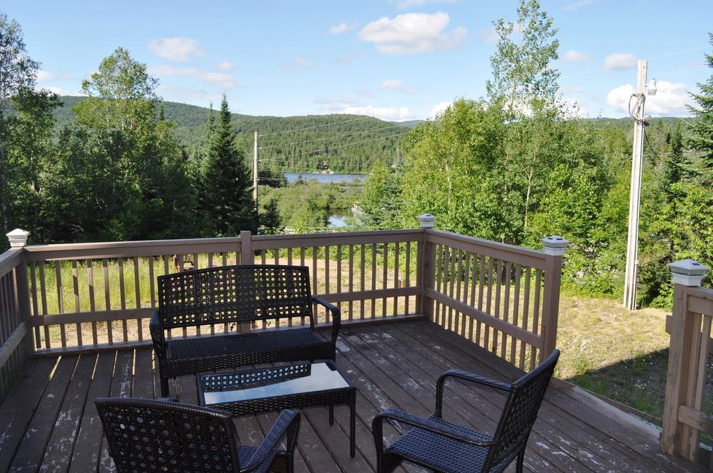La Taniere De L'Ours Hotel Saint-Donat-de-Montcalm Exterior photo