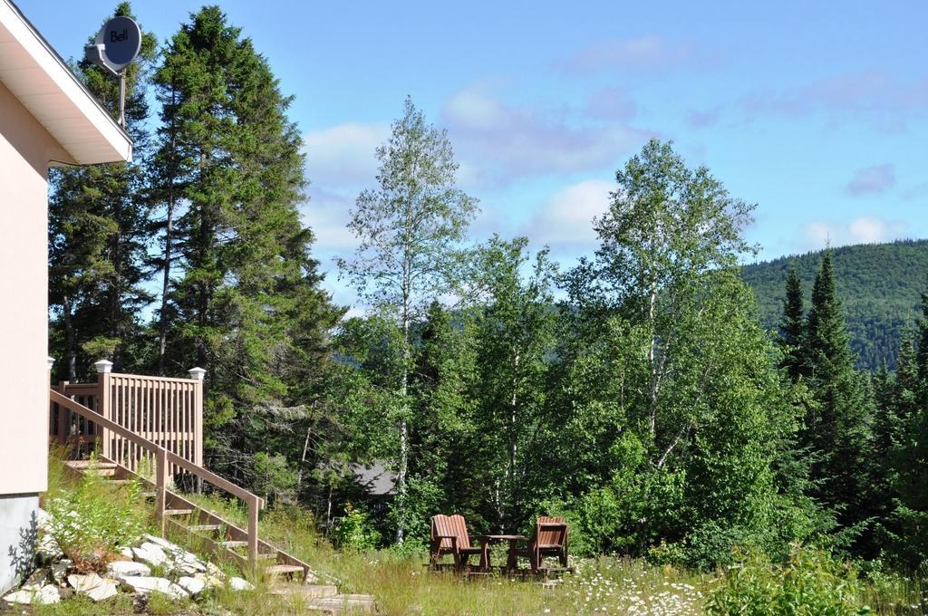 La Taniere De L'Ours Hotel Saint-Donat-de-Montcalm Exterior photo